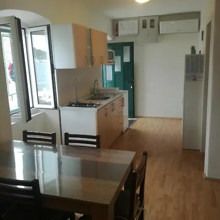 Ante Apartman *